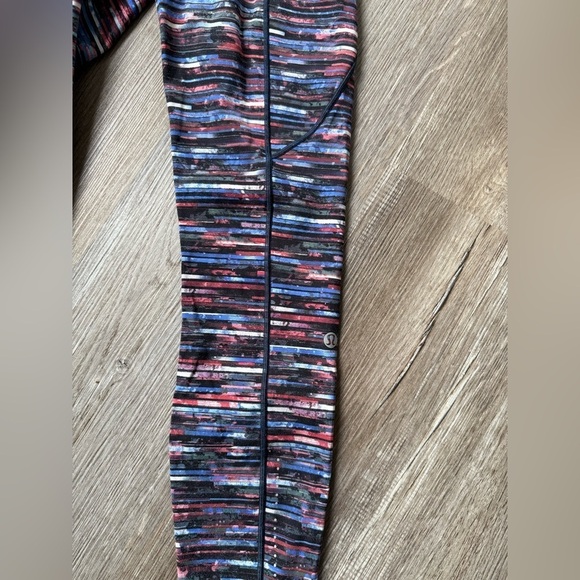 Lululemon Leggings Activewear Multi Color Blue Pink Pattern Striped Size 6 - Picture 2 of 8